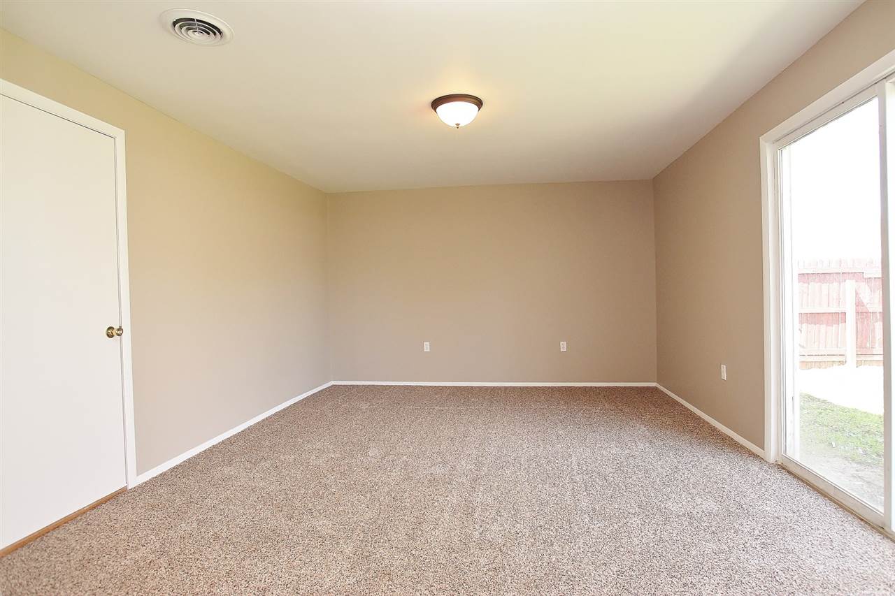 612 Park Meadow Dr, Ligonier, IN 46767 photo 3