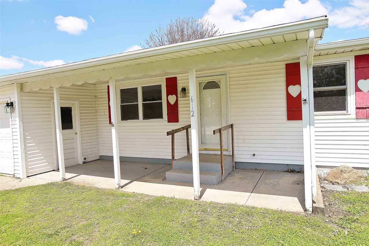 612 Park Meadow Dr, Ligonier, IN 46767 photo 2