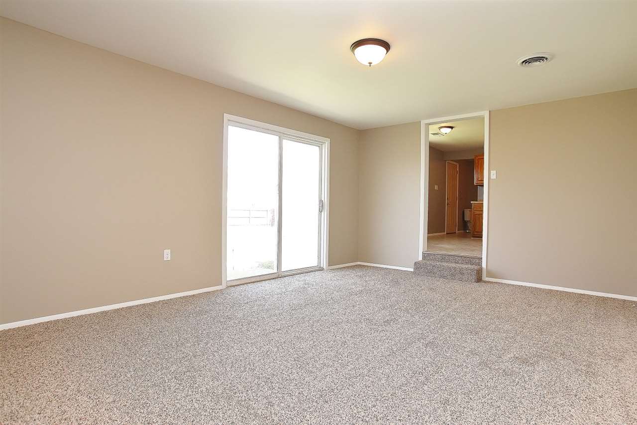 612 Park Meadow Dr, Ligonier, IN 46767 photo 4