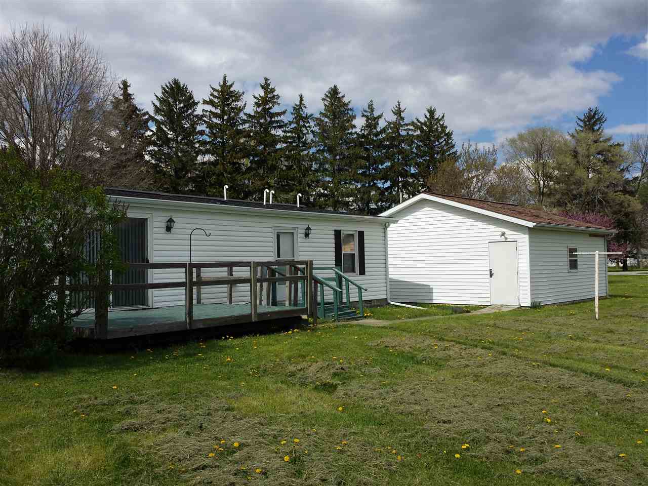 233 W Tyler St, Fairmount, IN 46928 photo 4