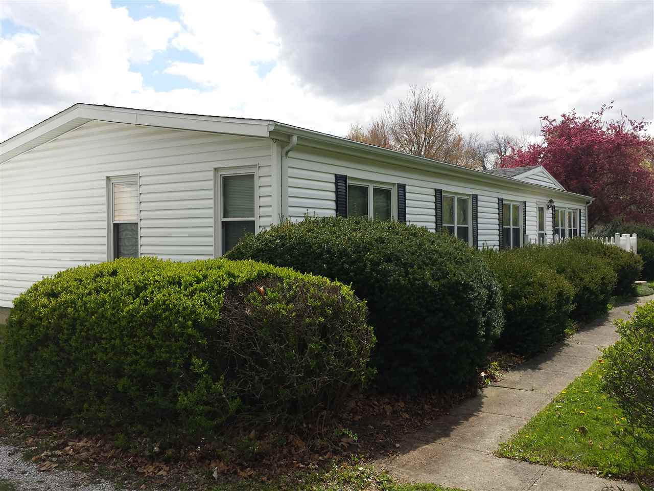 233 W Tyler St, Fairmount, IN 46928 photo 5