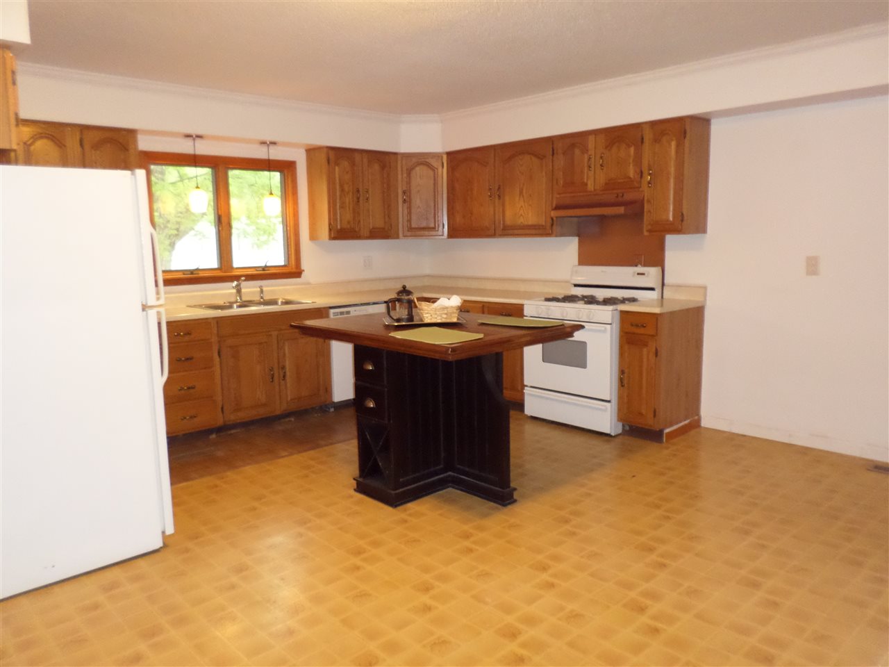 1710 Park St, Huntington, IN 46750 photo 3