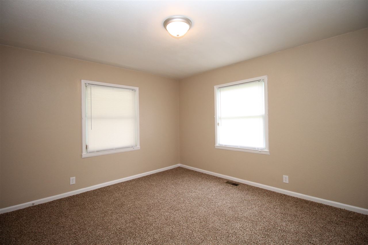 513 W 30th St, Marion, IN 46953 photo 8