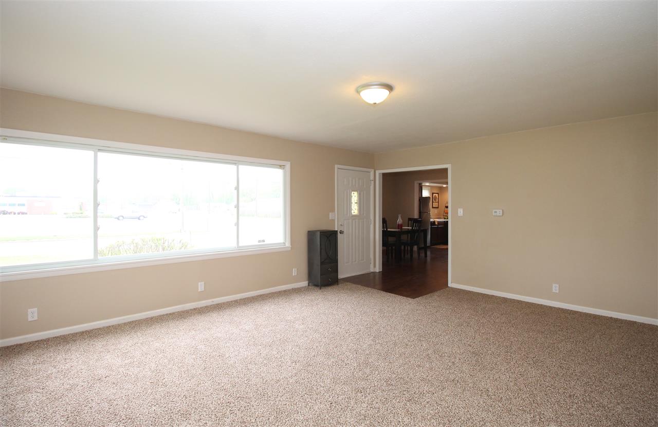 513 W 30th St, Marion, IN 46953 photo 3