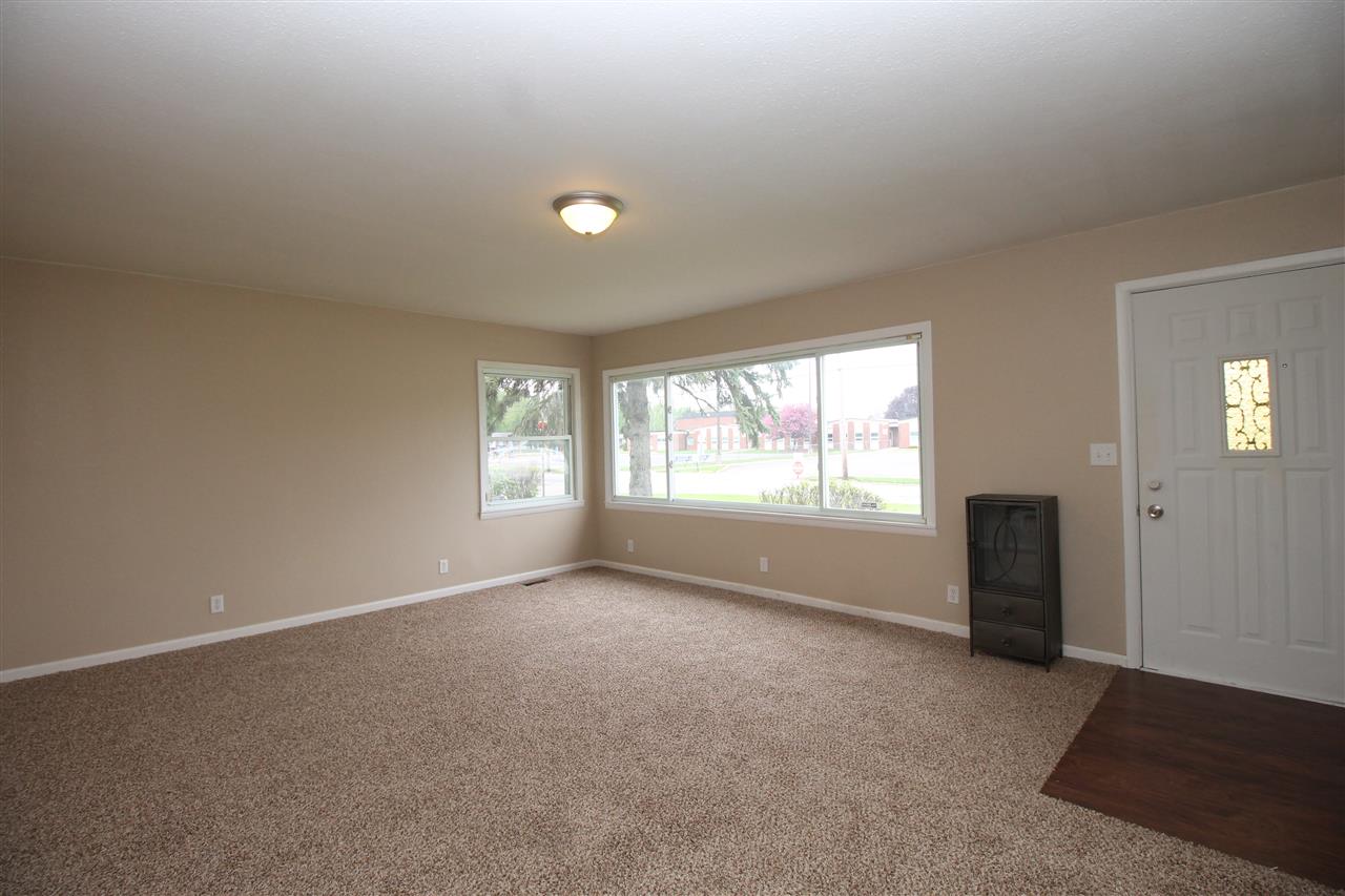 513 W 30th St, Marion, IN 46953 photo 2
