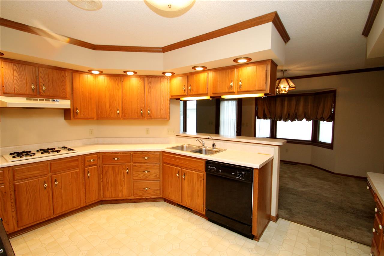 1202 Canterbury Dr, Decatur, IN 46733 photo 8