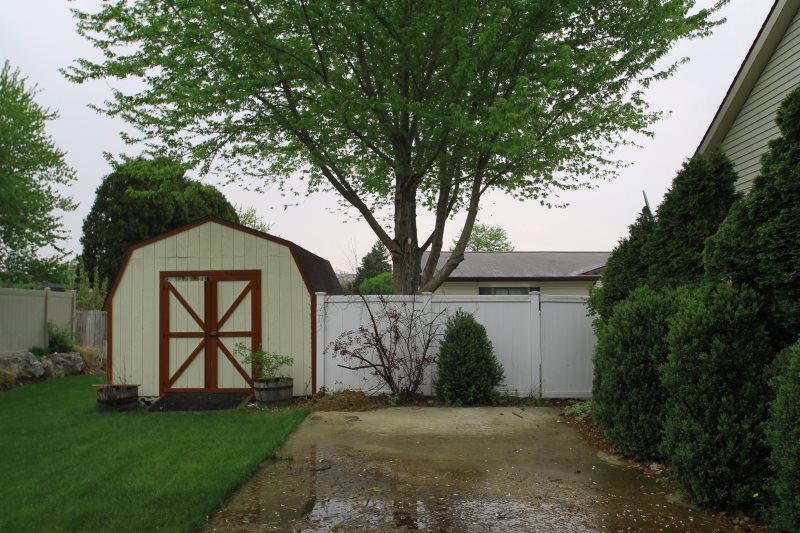 1202 Canterbury Dr, Decatur, IN 46733 photo 6