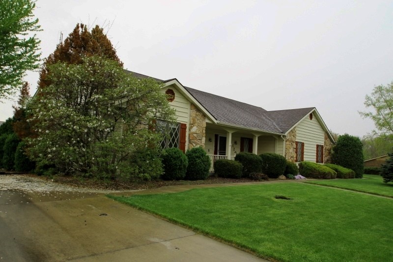 1202 Canterbury Dr, Decatur, IN 46733 photo 3