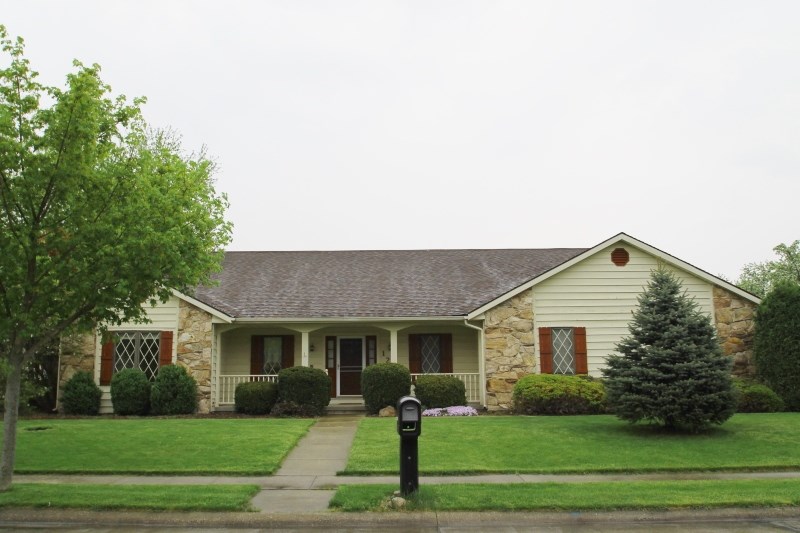 1202 Canterbury Dr, Decatur, IN 46733 photo 1