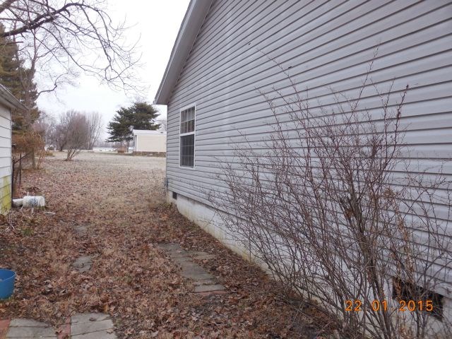 5488 E Lee St, Boonville, IN 47601 photo 4