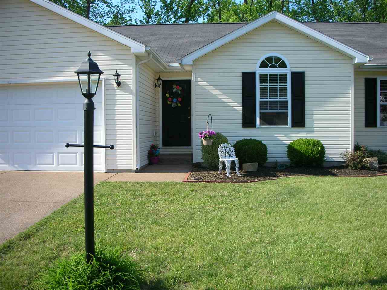 530 Riecken Dr, Evansville, IN 47711 photo 2