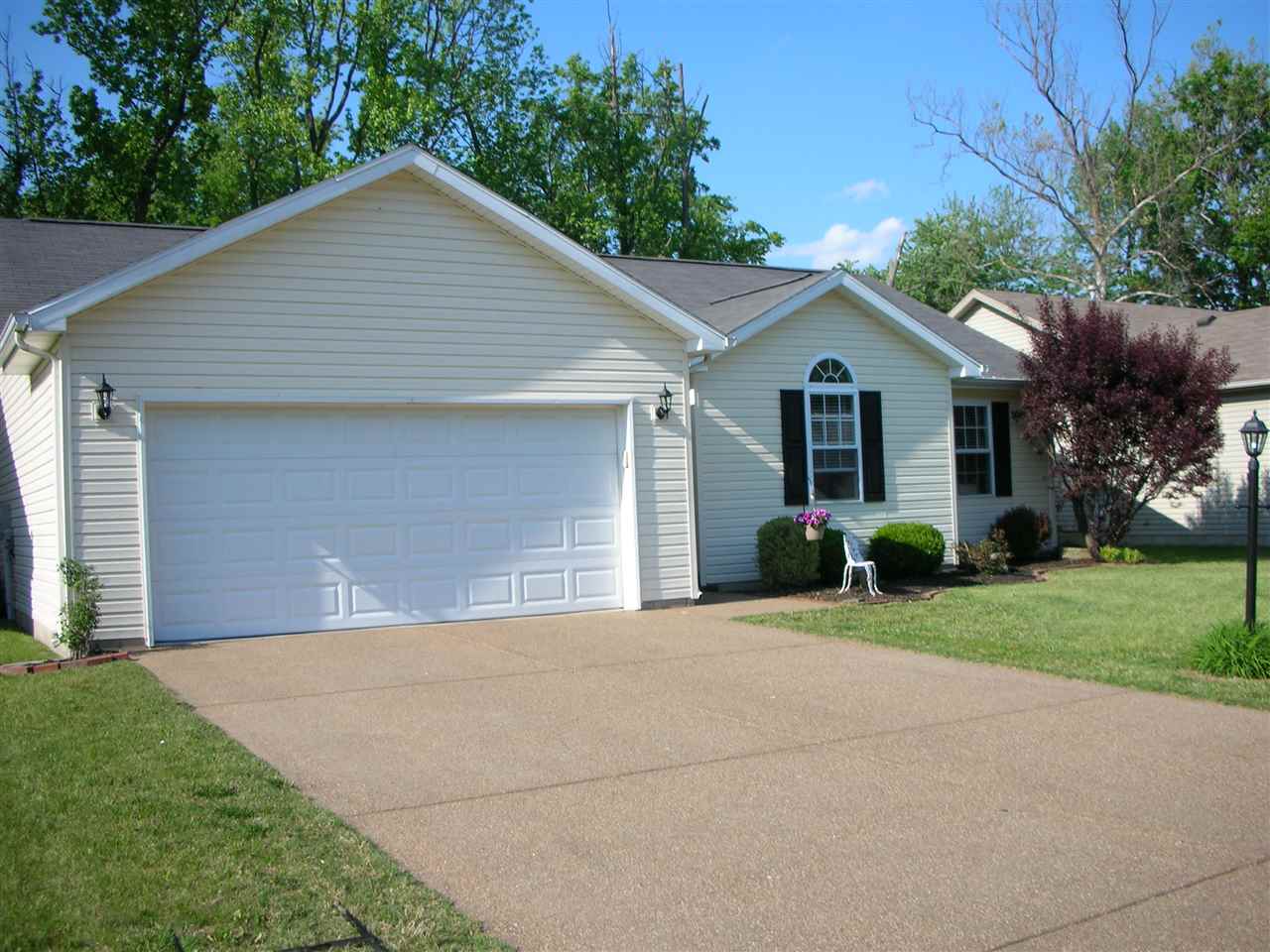 530 Riecken Dr, Evansville, IN 47711 photo 3