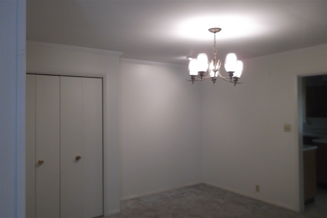 307 N Brentwood Ln, Muncie, IN 47304 photo 4