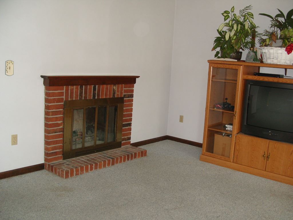 631 E South St, Bremen, IN 46506 photo 2