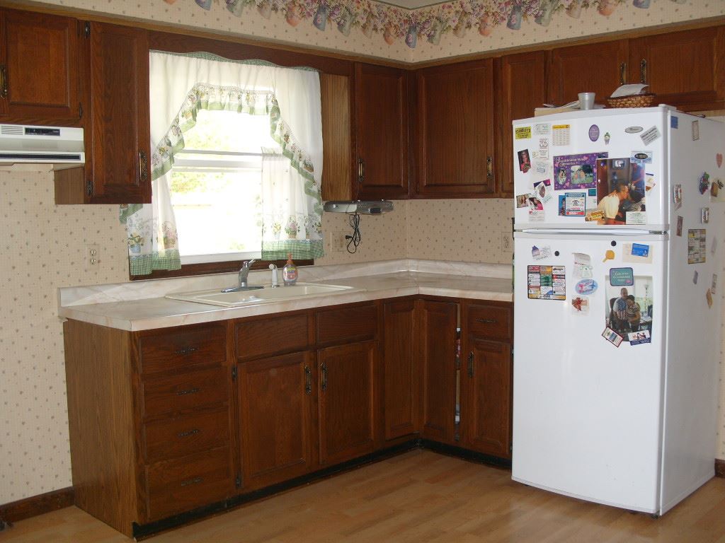 631 E South St, Bremen, IN 46506 photo 3
