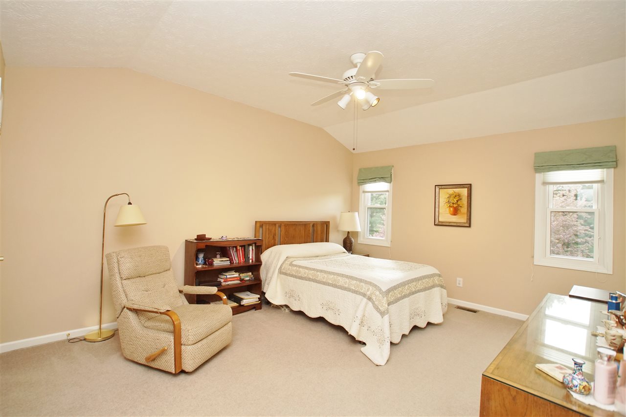 562 Lakewood Ct, Greentown, IN 46936 photo 15