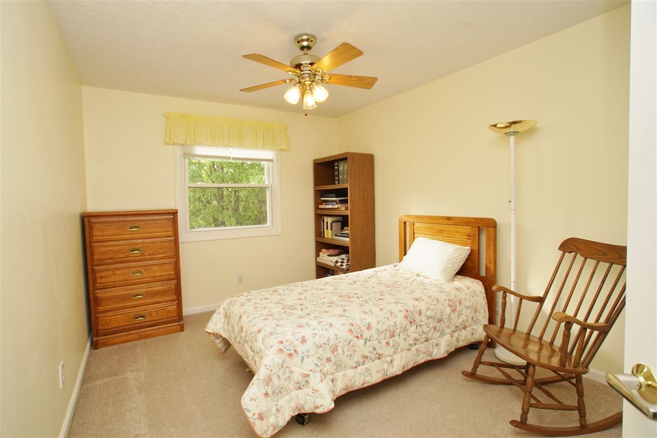 562 Lakewood Ct, Greentown, IN 46936 photo 17