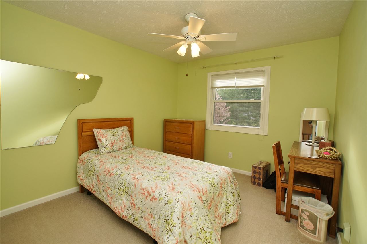 562 Lakewood Ct, Greentown, IN 46936 photo 18
