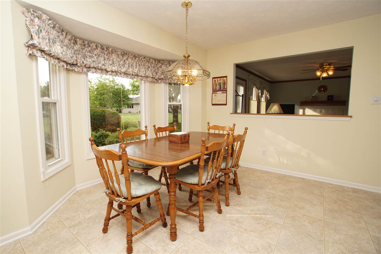 562 Lakewood Ct, Greentown, IN 46936 photo 8