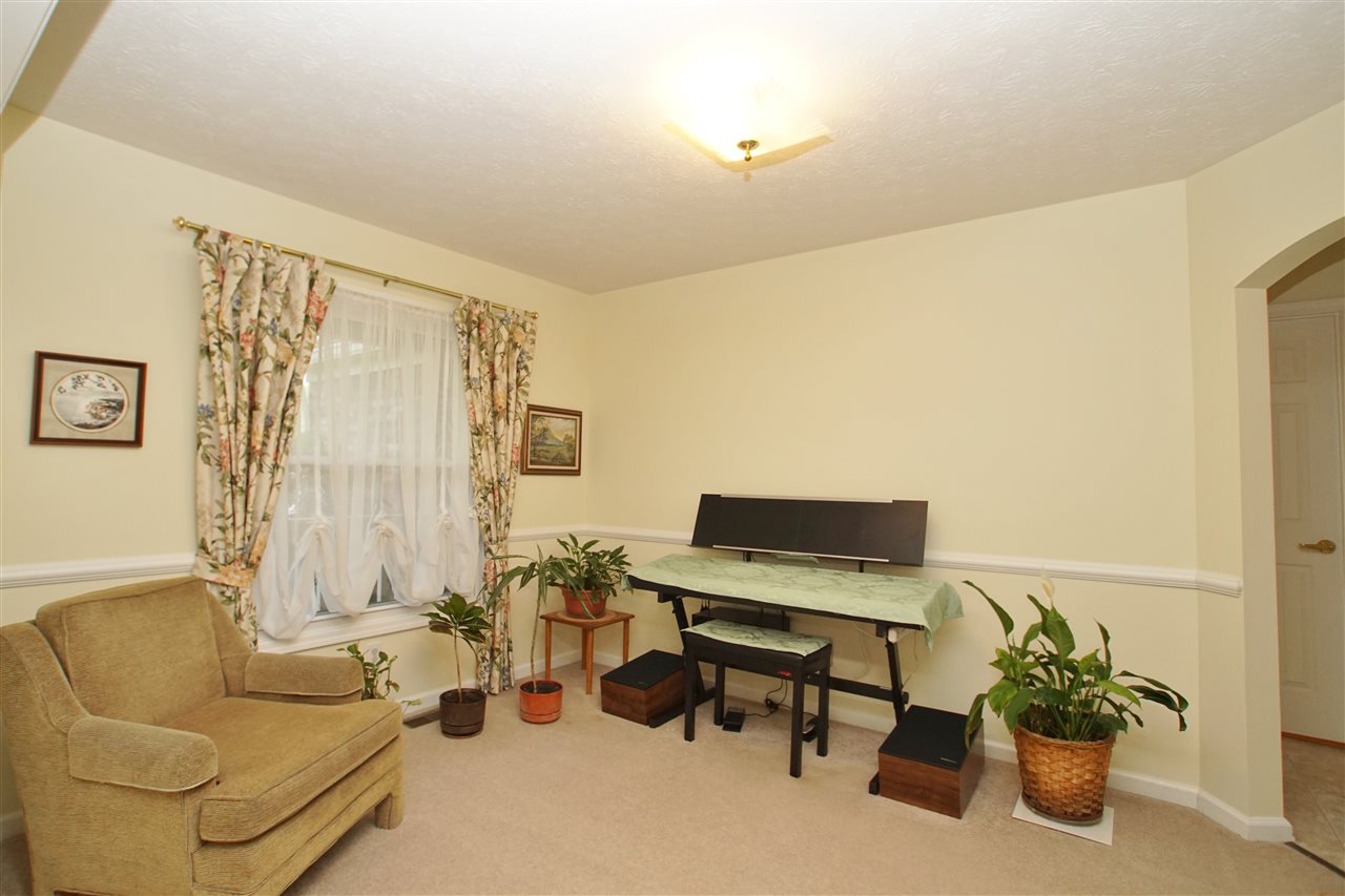 562 Lakewood Ct, Greentown, IN 46936 photo 4