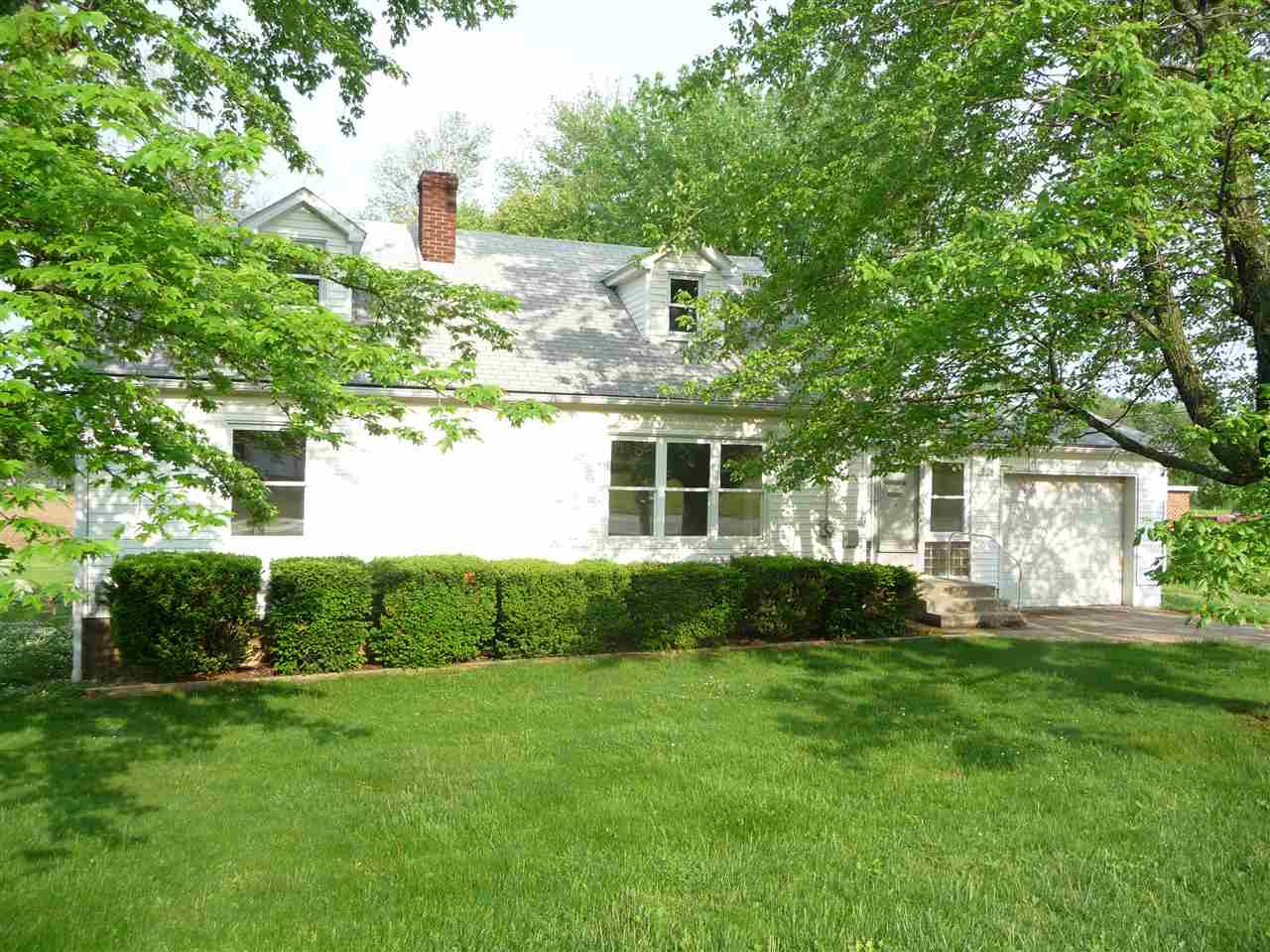 902 S Meridian Rd, Jasper, IN 47546 photo 2