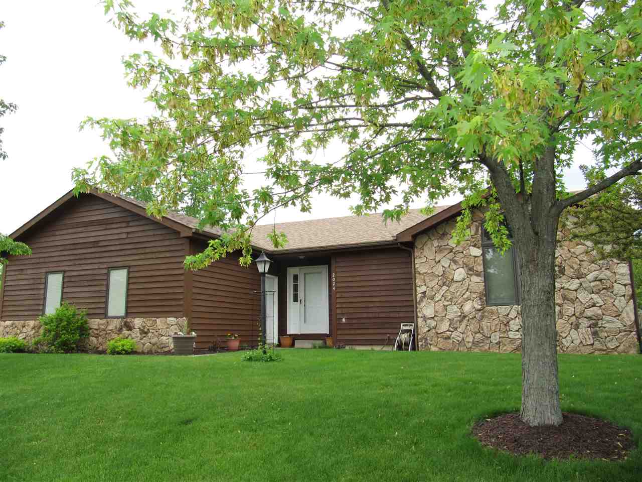 2024 Lima Valley Dr, Fort Wayne, IN 46818 photo 1