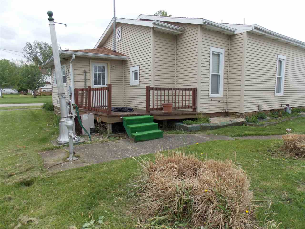 502 W Johnson St, Wolcott, IN 47995 photo 4