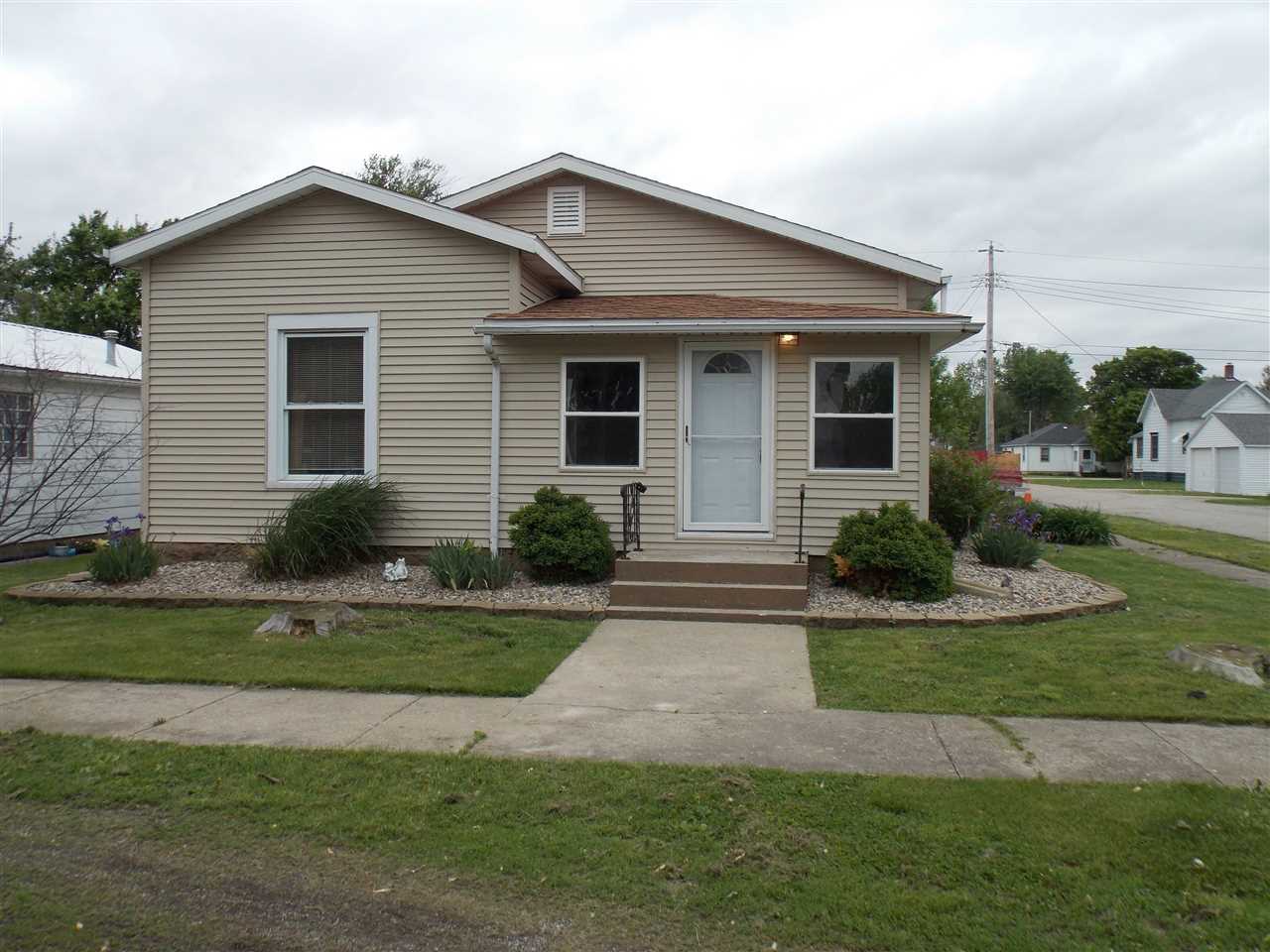 502 W Johnson St, Wolcott, IN 47995 photo 1