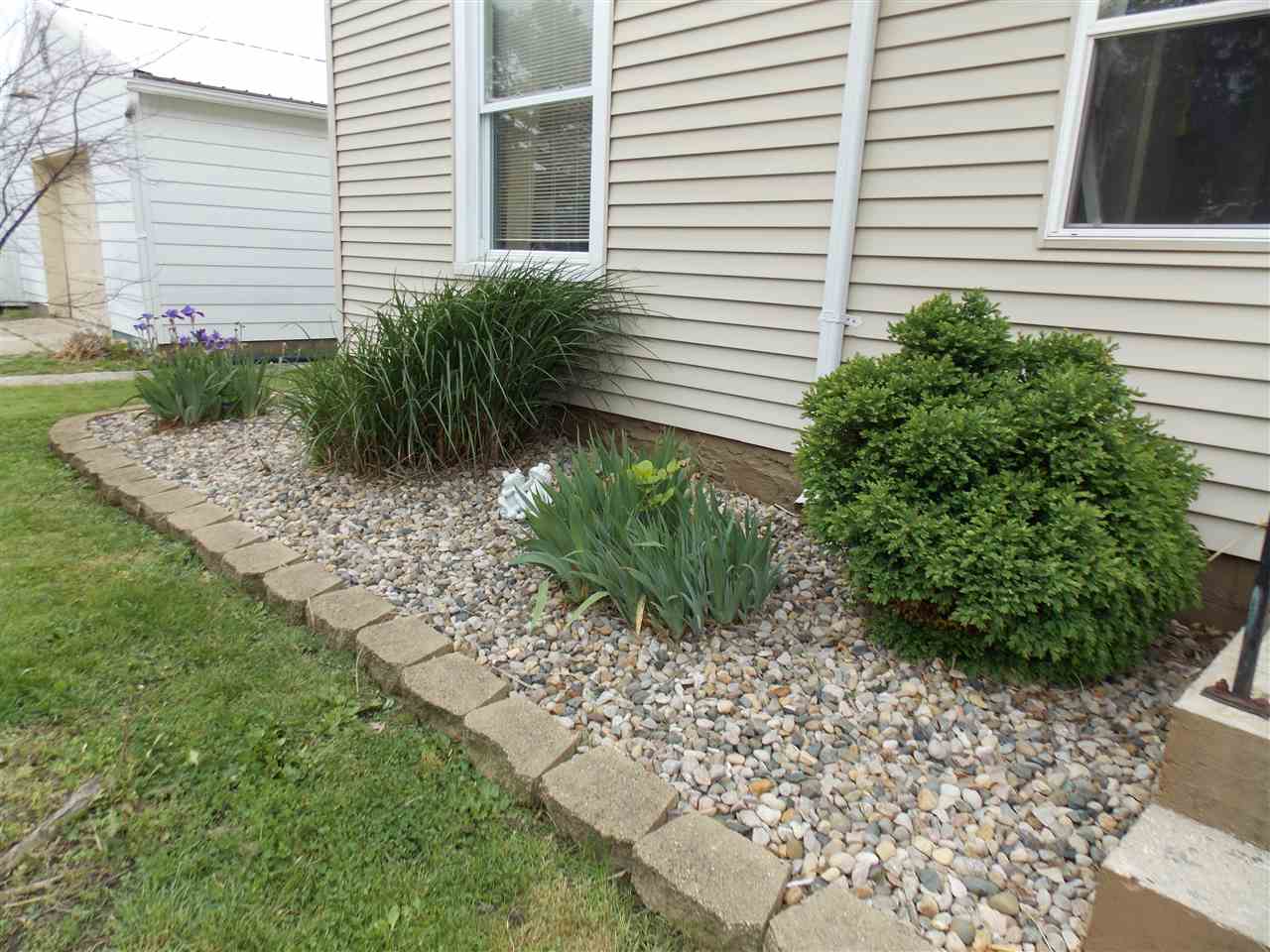 502 W Johnson St, Wolcott, IN 47995 photo 3
