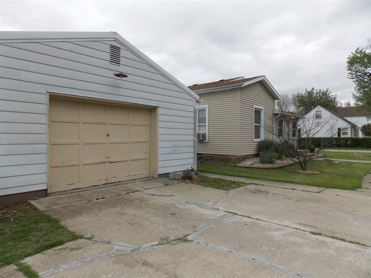 502 W Johnson St, Wolcott, IN 47995 photo 14