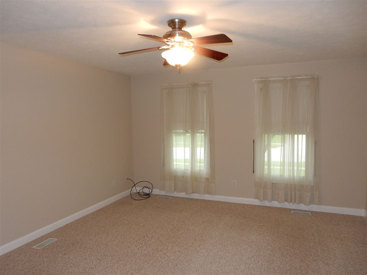 52225 Eagle Chase Dr, Granger, IN 46530 photo 8