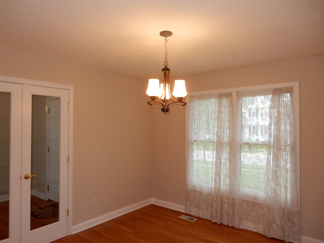 52225 Eagle Chase Dr, Granger, IN 46530 photo 3