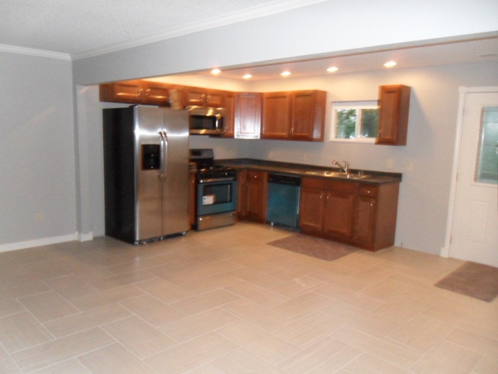7008 Wayne Trce, Fort Wayne, IN 46816 photo 2