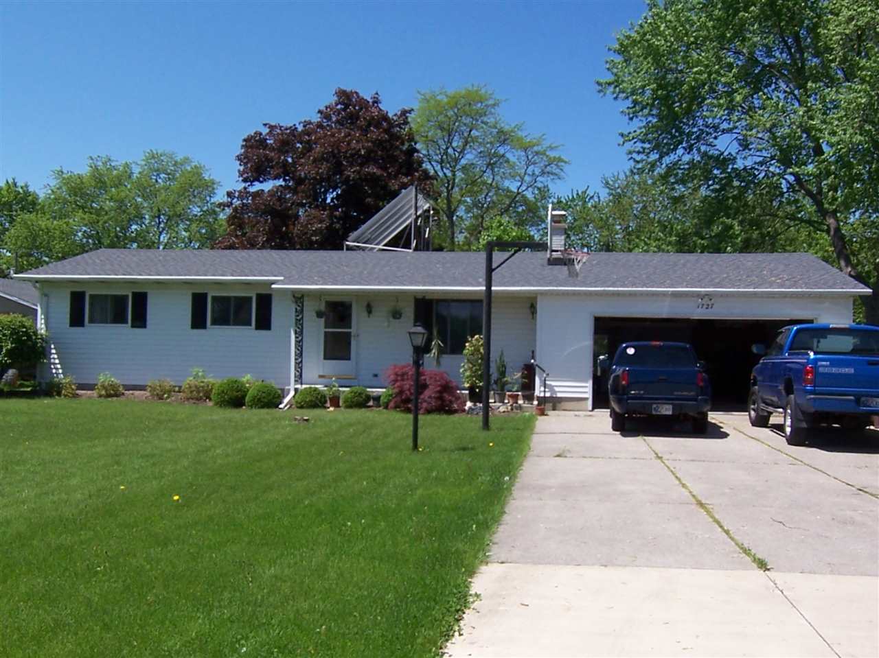 1727 Lathrop Dr, Fort Wayne, IN 46808 photo 1