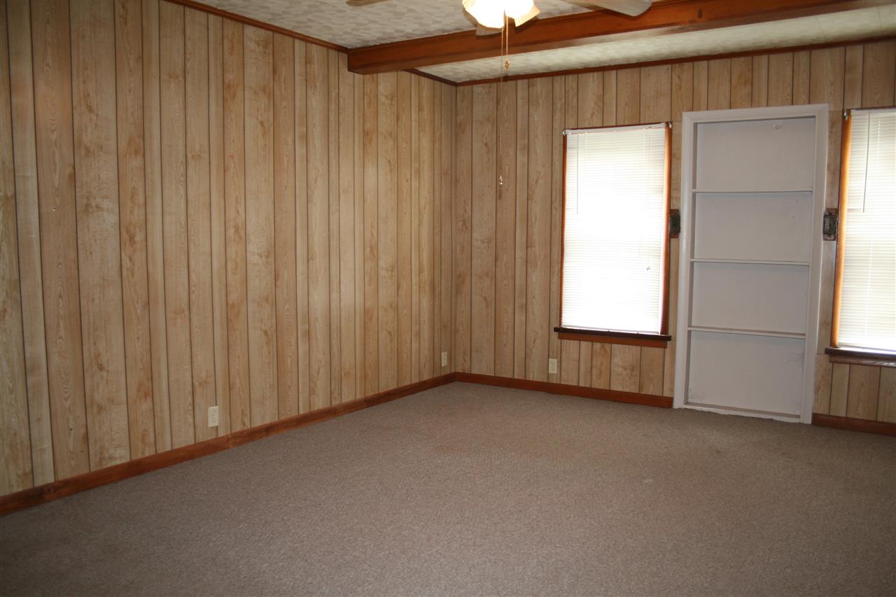 1004 W Grissom Ave, Mitchell, IN 47446 photo 4