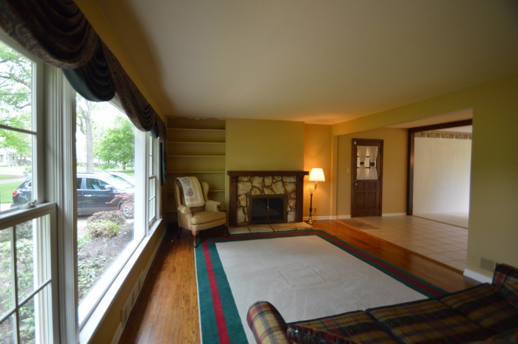 1226 Windsor Rd, Fort Wayne, IN 46825 photo 2