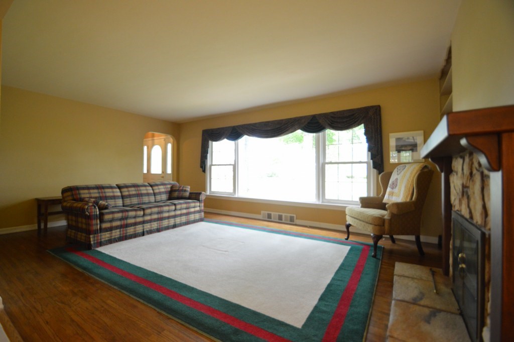 1226 Windsor Rd, Fort Wayne, IN 46825 photo 3