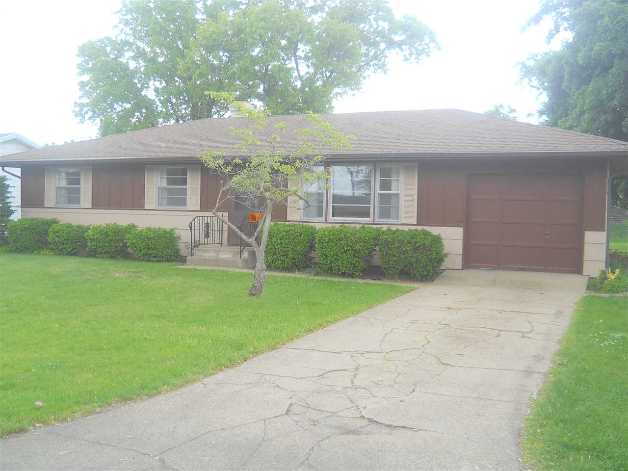 19701 Dubois Ave, South Bend, IN 46637 photo 2