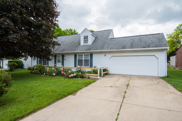 1832 Edgefield Ln, Mishawaka, IN 46544 photo 1