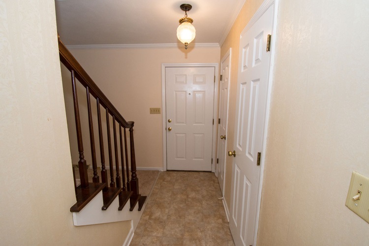 1832 Edgefield Ln, Mishawaka, IN 46544 photo 3