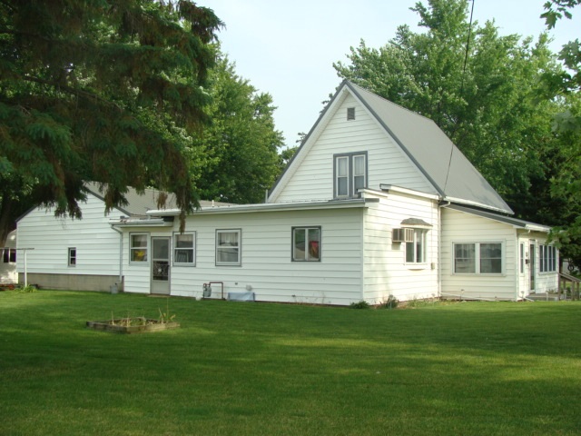 307 S 3rd St, Flora, IN 46929 photo 4