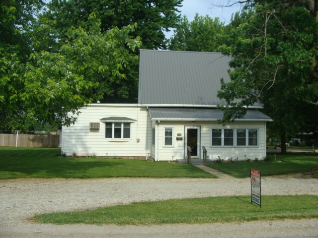 307 S 3rd St, Flora, IN 46929 photo 2