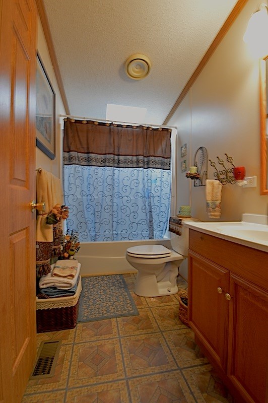 7280 W Division Line Rd, Delphi, IN 46923 photo 4