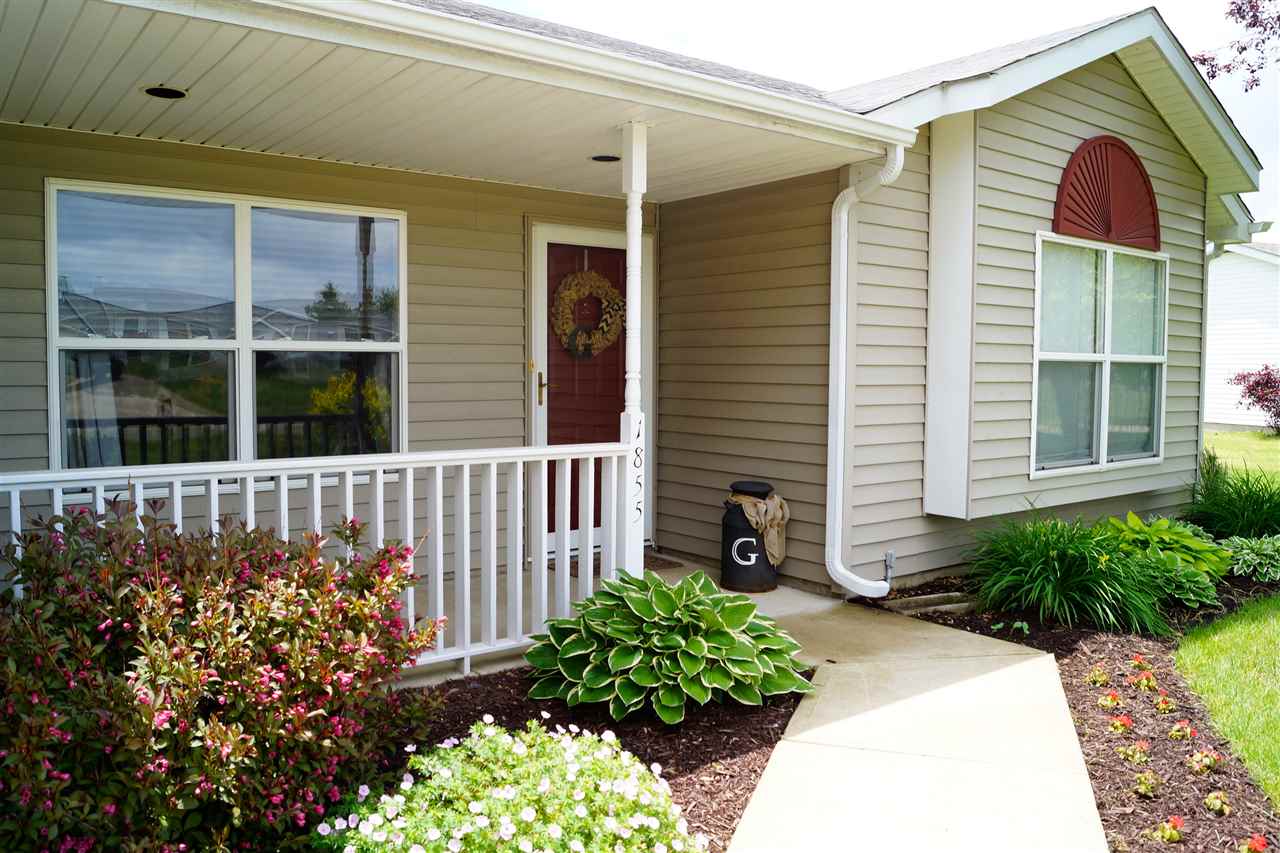 1855 N Brook Blvd, Warsaw, IN 46582 photo 2