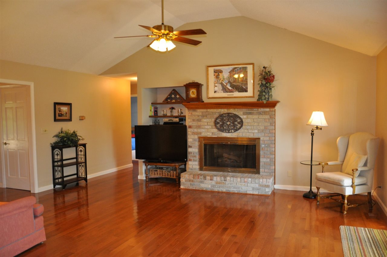 844 Nottingham Ct, Evansville, IN 47715 photo 3