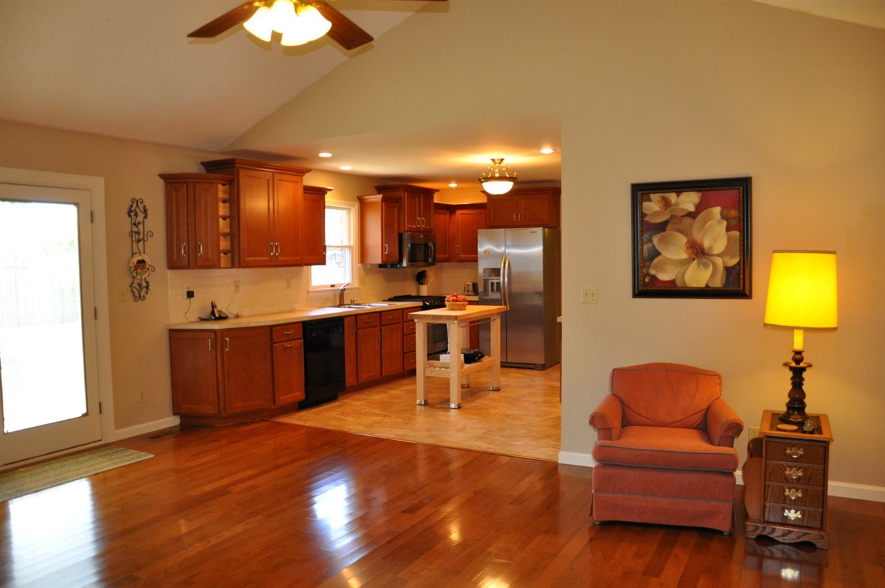 844 Nottingham Ct, Evansville, IN 47715 photo 9