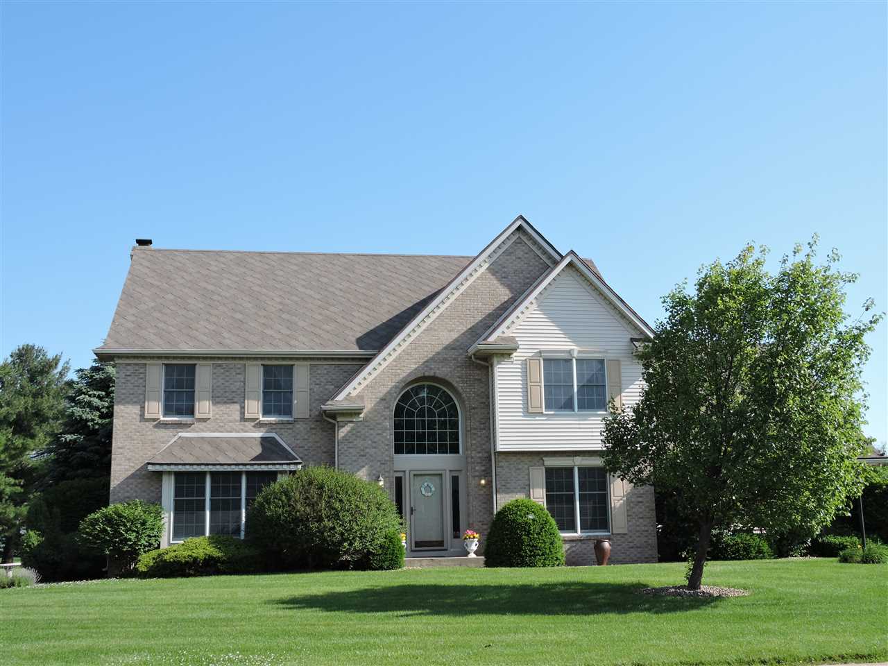 15051 Longbridge Dr, Granger, IN 46530 photo 1