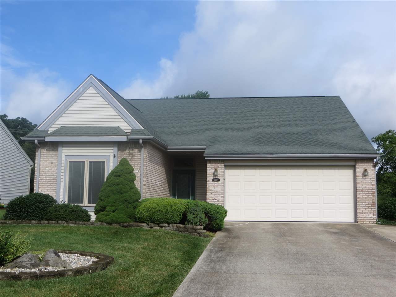 9149 Front Nine Dr, Bloomington, IN 47401 photo 1