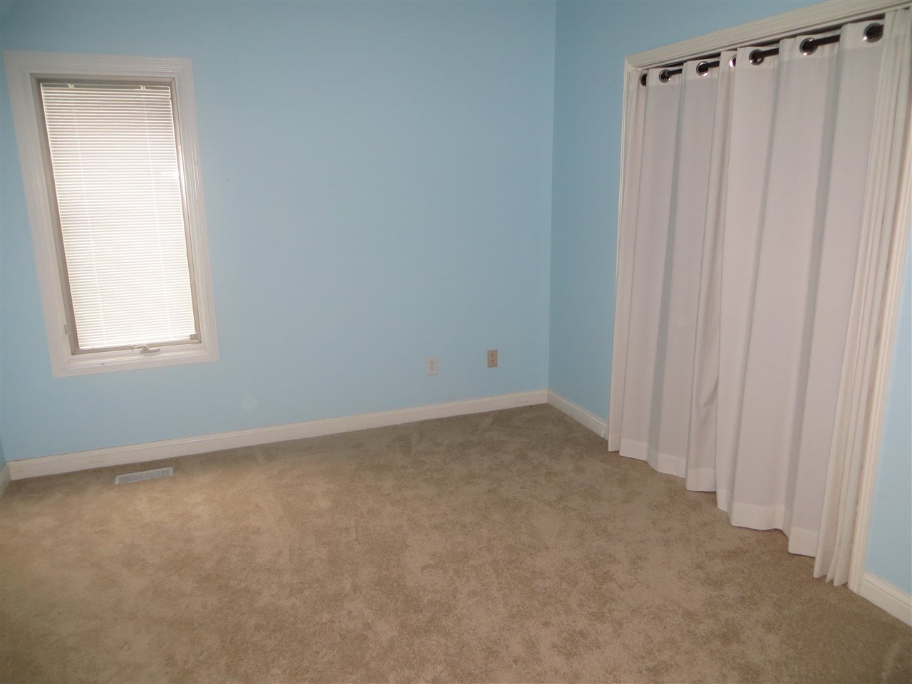 9149 Front Nine Dr, Bloomington, IN 47401 photo 3