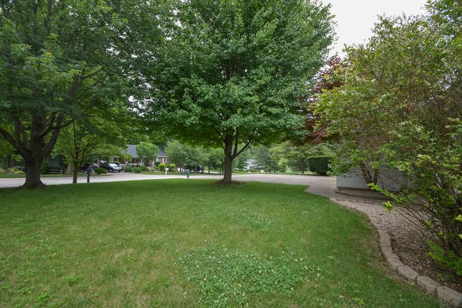 1044 E Jennifer Dr, Bloomington, IN 47401 photo 3